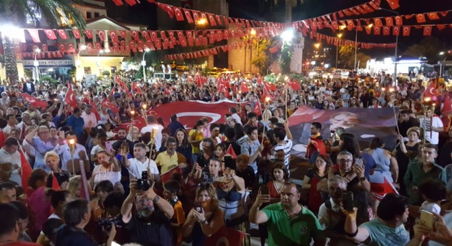 19 Mayıs coşkusu meşaleli yürüyüşle taçlandı