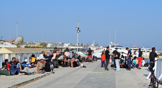 5 şişme botta 180 göçmen yakalandı