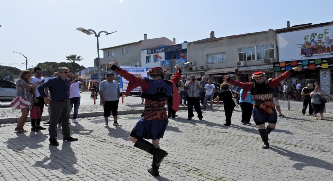 Akşener için zeybekli imza daveti