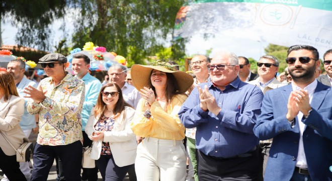 Alaçatı Ot Festivali nde renkli görüntüler