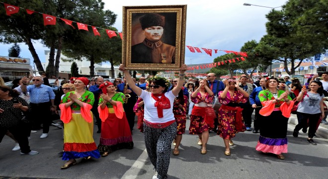 Alaçatı da karnaval havası esti