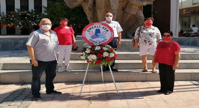 Anlamlı günde Emekli-Sen’den çelenk