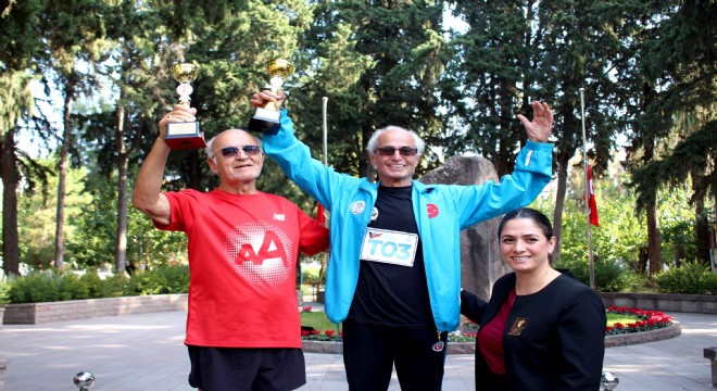 Atatürk sevdalıları Zübeyde Anne’ye koştu