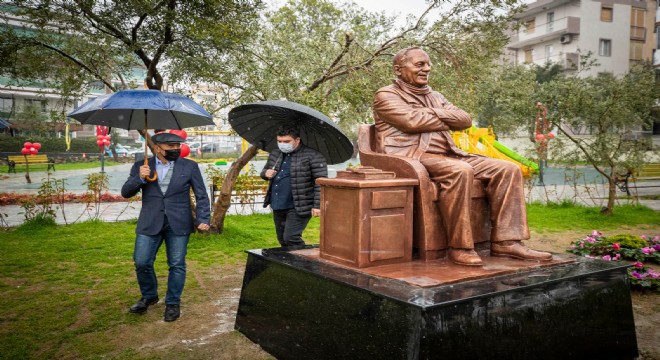 Başkan Soyer, Bekir Coşkun Heykeli ne saldırıyı kınadı