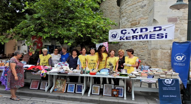 Burslu öğrenciler yararına kermes