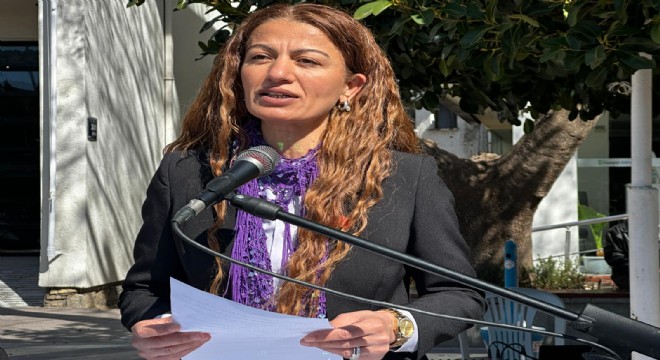 CHP Çeşme Kadın Kolları 8 Mart’ta Meydandaydı