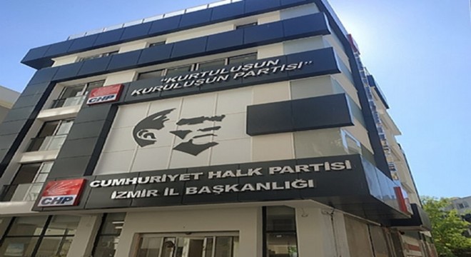 CHP İzmir İl binasına çirkin saldırı!