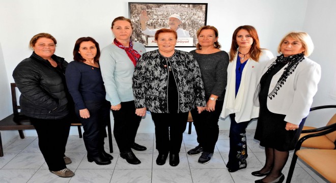 CHP Kadın Kolları nda nöbet değişimi