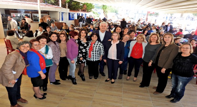 CHP Kadınlar Kolu, Çeşmeli kadınları kahvaltıda buluşturdu