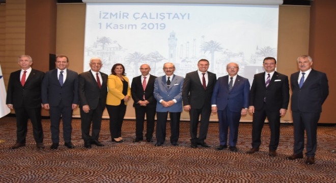 CHP li Büyükşehir Belediye Başkanları İzmir de buluştu