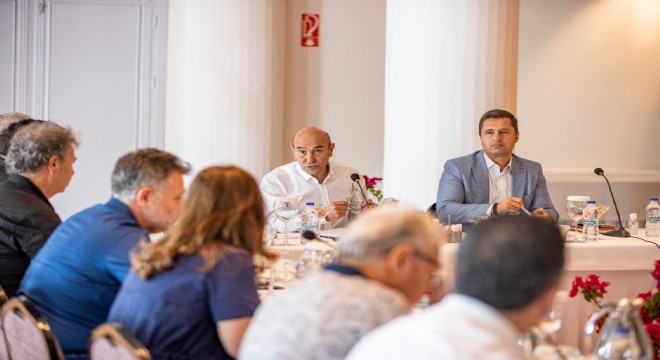 CHP’li ilçe belediye başkanları Foça’da toplandı