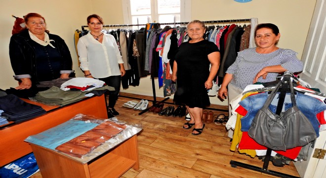 CHP li kadınlardan giysi yardımı