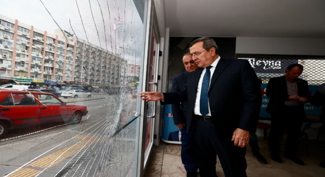 CHP nin Konak taki seçim bürosuna taşlı saldırı!