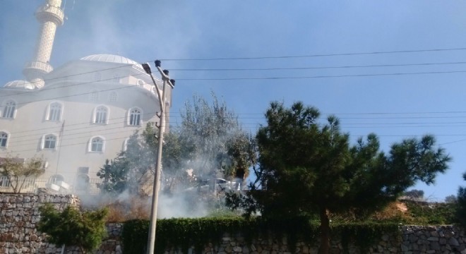 Camiye sıçramadan söndürüldü