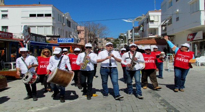 Çarşıda, sokakta  Hayır ı anlattılar