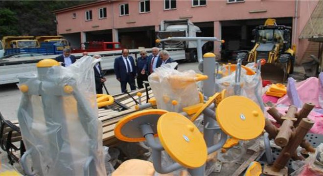 Çeşme Belediyesi nden Zonguldak a bir TIR dolusu hediye