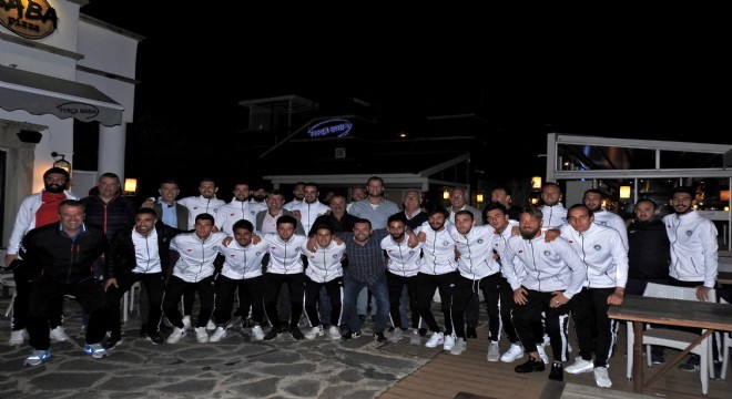 Çeşme Belediyespor a esnaf desteği