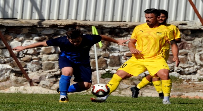 Çeşme Belediyespor galibiyetle, Alaçatıspor mağlubiyetle başladı