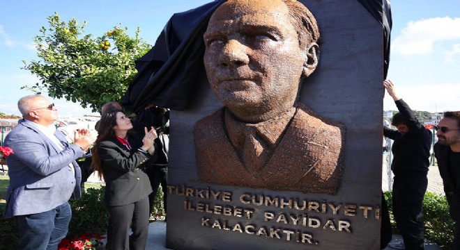 Çeşme Dalyan a anlamlı günde  Atatürk heykeli!