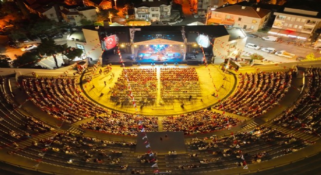 Çeşme Festivali’nde ilk gün coşkusu