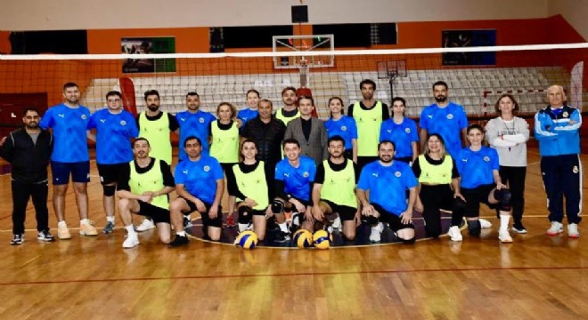 Çeşme Kaymakamlık Voleybol Turnuvası Başladı