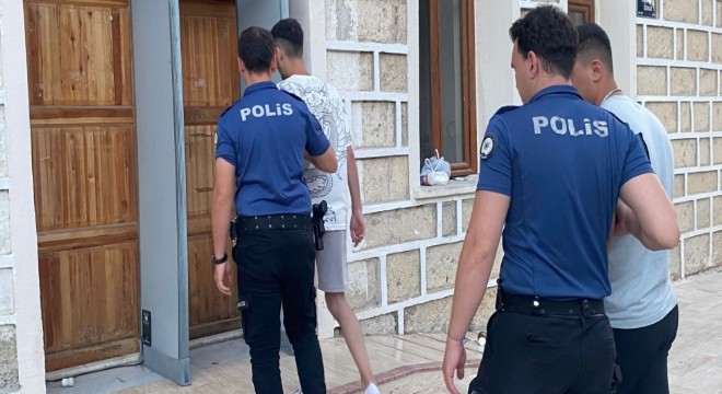 Çeşme Polisi nden kaçamadılar.