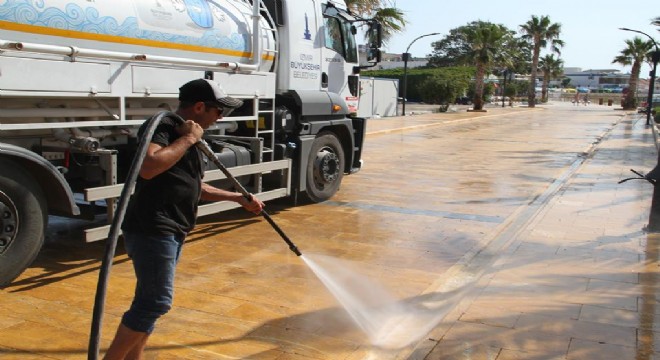 Çeşme bayram için yıkanıyor