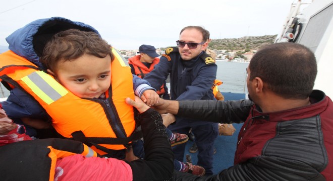 Çeşme de 110 kaçak göçmen yakalandı