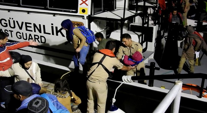Çeşme de 154 kaçak göçmen ölümden döndü