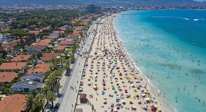 Çeşme de 16 plaj ve 2 marinaya Mavi Bayrak