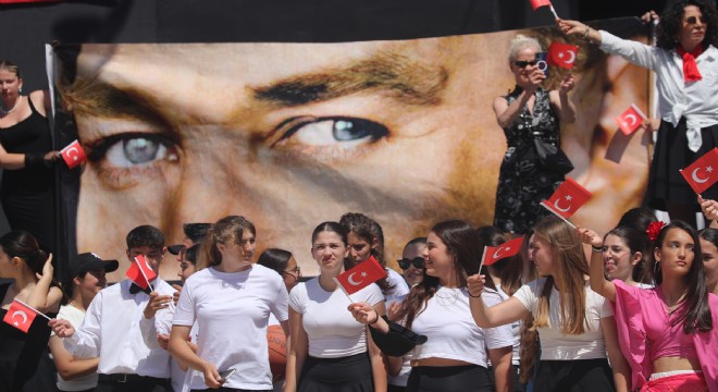 Çeşme de 19 Mayıs gururu