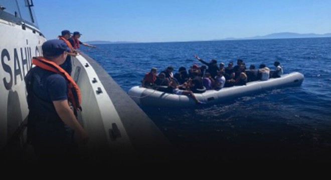 Çeşme de 25 düzensiz göçmen kurtarıldı
