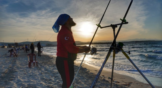 Çeşme’de 4. Surfcasting Balık Turnuvası başlıyor
