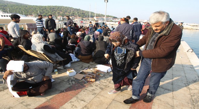 Çeşme'de 409 düzensiz göçmen yakalandı