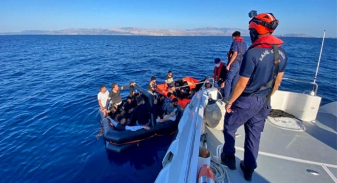 Çeşme de 44 göçmen kurtarıldı