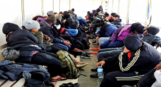 Çeşme de 46 kaçak göçmen yakalandı
