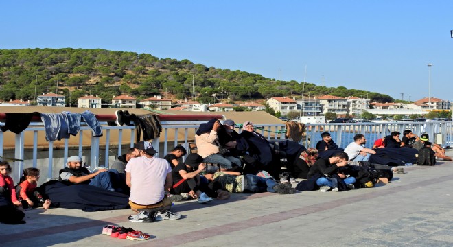 Çeşme'de 82 göçmen yakalandı