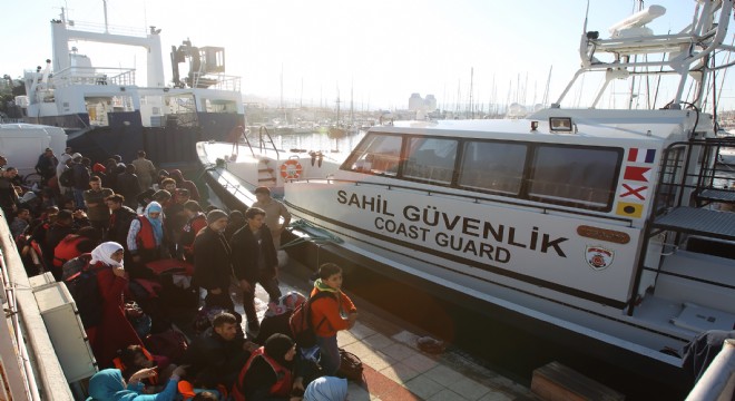 Çeşme de 98 kaçak göçmen yakalandı