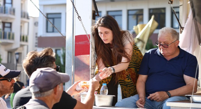 Çeşme’de Ferdi Zeyrek için Lokma Döküldü