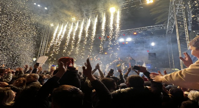 Çeşme de Pınar Aylin, Alaçatı da Street Party!