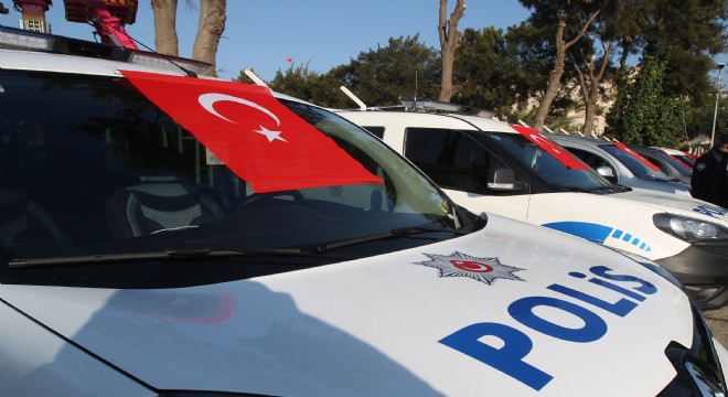 Çeşme’de Polis araçlarından 23 Nisan şarkıları!