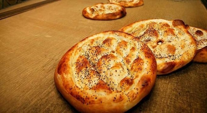 Çeşme'de Ramazan Pidesi'nin fiyatı belli oldu.