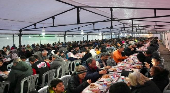 Çeşme de birlik ve beraberlik aynı anda yaşanıyor