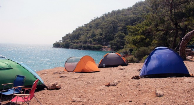 Çeşme de çadır ve karavan yasağı!