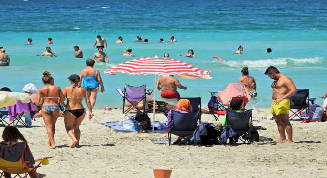 Çeşme de dolu dolu bayram sevinci