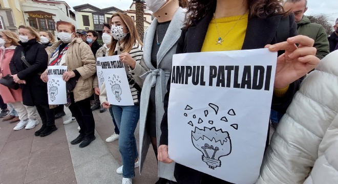 Çeşme’de elektrik protestosu.