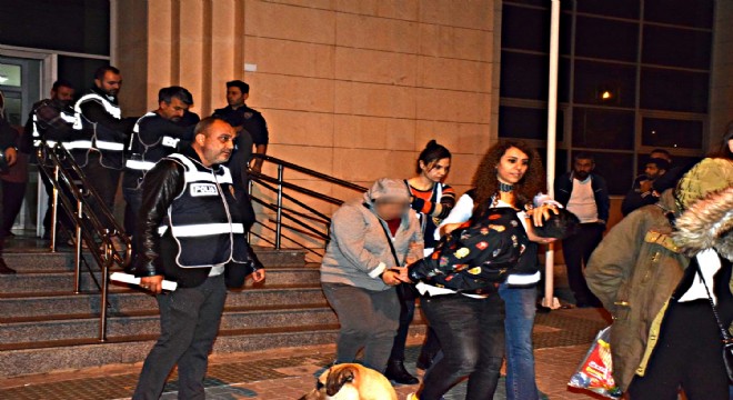 Çeşme de fuhuş operasyonunda 12 kişi tutuklandı