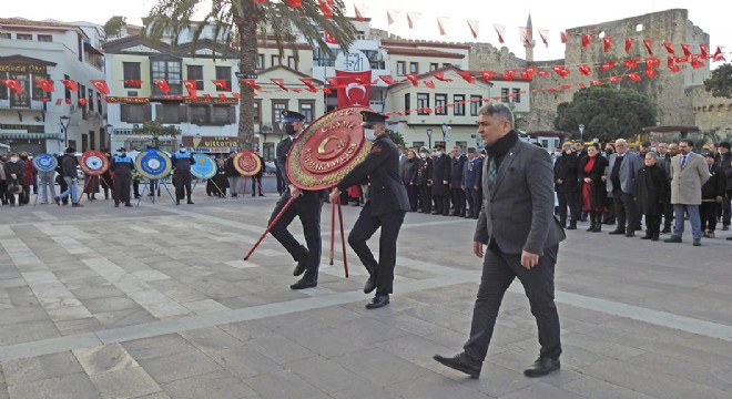 Çeşme de gururlandıran tören