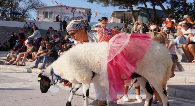 Çeşme de renkli festival!