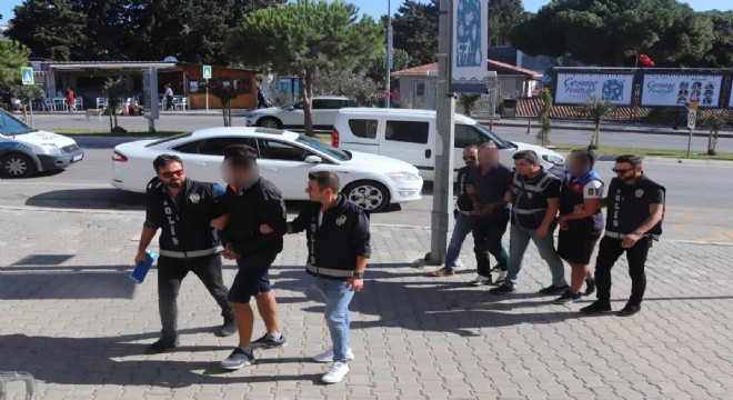 Çeşme de tekne çalarken yakalanan 3 zanlıdan biri tutuklandı